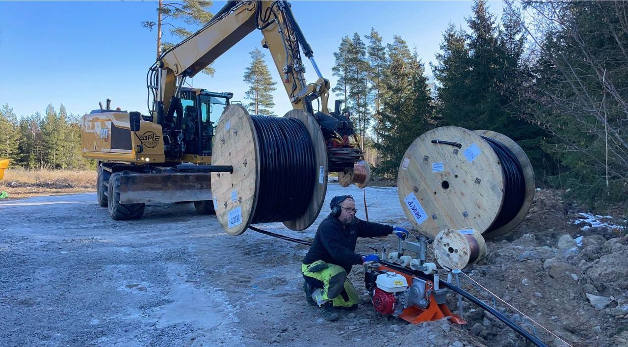 Ny kabel i rännan